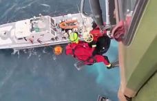 Milli Savunma Bakanlığı: "İzmir açıklarında 2 kazazede sağ kurtarıldı"