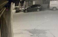 Motosiklet önce yayaya ardından duvara çarptı: 3 yaralı