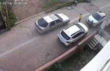 Otomobilin çarptığı 9 yaşındaki çocuk yaralandı: O anlar kamerada