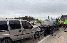 Eğirdir’de 3 aracın karıştığı kazada 8 kişi yaralandı