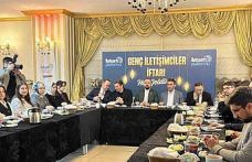 İstanbul’da iletişim fakültesi öğrencileri AK Parti’nin düzenlediği iftarda buluştu