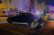 Önüne araç çıkınca motosikleti deviren kurye yaralandı