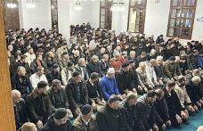 Sakarya’da Kadir Gecesi’nde vatandaşlar camilere akın etti