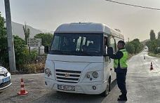 Uşak’ta polis ve jandarmadan okul çevreleri ve servislere sıkı denetim