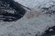 Yüksekova’da çığ paniği: Köy halkı faciadan döndü