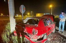 İki otomobil çarpıştı, iki kişi hastanelik oldu