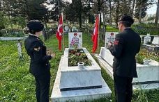 Jandarma şehit Demir’i kabri başında andı