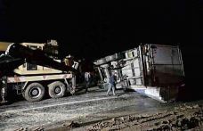 Kayan tır devrildi, Ankara-Tokat karayolu saatlerce ulaşıma kapandı