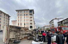 Malatya’da kamyonet ile otomobil çarpıştı: 2 yaralı