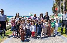 Manavgatlı minikler can dostları için sahada