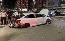 Sivas’ta üç kişinin yaralandığı kazada araç hurdaya döndü: O anlar kamerada