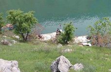 Unuttuğu eşyasını almak için döndü, botla açıldığı Fırat Nehri’nde kayboldu