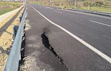 Yeni yapılan yolda çatlak ve göçükler oluştu