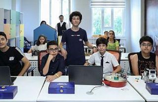 17 yaşında ama hayali ‘insansı robot üretmek’