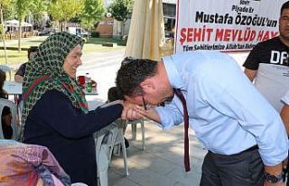 Aloğlu, şehit ailesiyle yakından ilgilendi