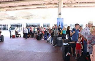 Antalya’ya havadan turist yağıyor