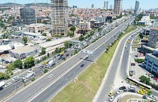 Avrasya Tüneli’nde oluşan trafik yoğunluğu havadan...