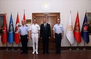 Bakan Akar, Yunan heyet başkanını kabul etti