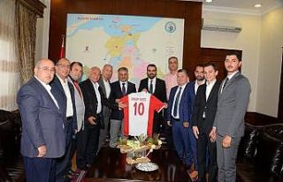 Balıkesirspor yönetimi Vali Yazıcı’yı ziyaret...