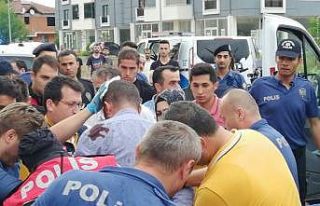 Başına silahı dayayarak intihara kalkıştı