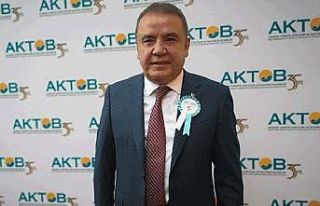 Başkan Böcek’ten turiste ’ayak bastı parası’...