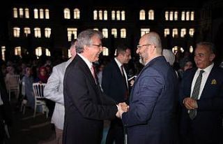 Başkan Ekrem Yüce öğrencilerin mezuniyet heyecanına...