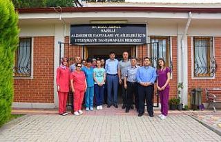 Başkan Özcan Alzheimer Merkezi’ni ziyaret etti