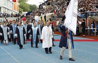 BEÜ’de 5 bin öğrenci mezuniyet coşkusu yaşadı