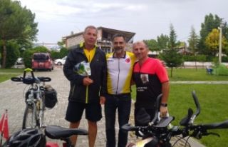 Bisiklet tutkunları 21 günde 3 bin 12 kilometre...