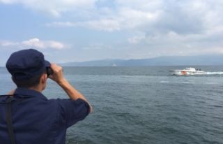 Bozulan tekneden denize atlamıştı bulunması için...