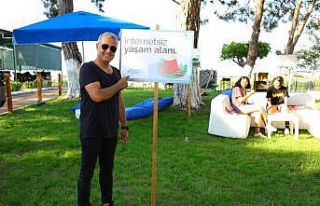 “Bu alanda internet, cep telefonu ve tablet kullanmak...