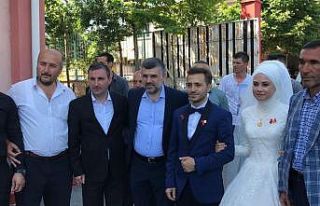 Düğünlerini bırakıp oy kullandılar