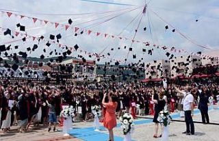 Eğitim camiasına 200 taze kan