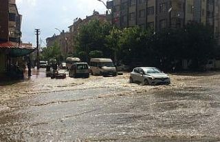 Elazığ’da şiddetli yağış sele neden oldu