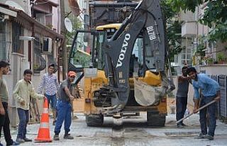 Erenler’de kilitli parke taşları yenileme çalışmaları...