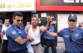 Ev sahibi anahtarı alınca jiletle intihara kalkıştı