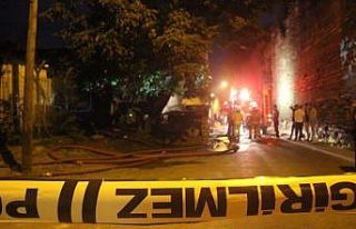 Fatih’te iki katlı ev alev alev yandı: 1 ölü,...