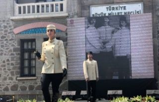 İkinci Meclis’te Atatürk Giysi Koleksiyonu Defilesi