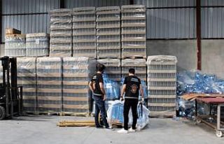 İzmir’de tonlarca sahte içki yakalandı