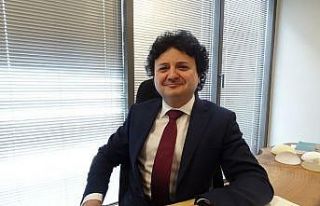 Kadınlar da küçük göğüs özgüveni etkiliyor