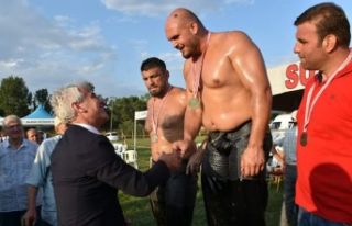 Katrancı Mehmet yağlı güreşlerinde Dağdeviren...