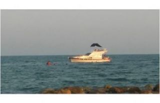 Kayalıklara çarpan yatta can pazarı!