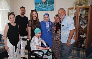 Kelebek hastalığıyla mücadele eden Elif akülü...