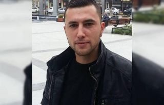 Kendisine para vermeyen annesini kafasına taşla...