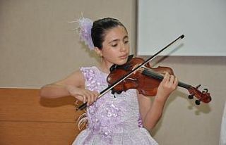 Minik yetenek seyircileri kendine hayran bıraktı