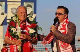 Mustafa Denizli’ye Traktör Sazi ile ilk antrenmanında...