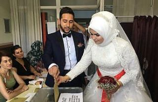 Nikahtan önce sandığa gittiler