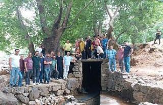 Öğretmen ve öğrenciler doğada öğrenelim etkinliği...