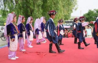 Okul öncesi şenliğinde minikler göz doldurdu