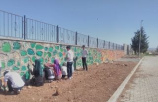 Okula yapılan yardım etkinliğe dönüştü